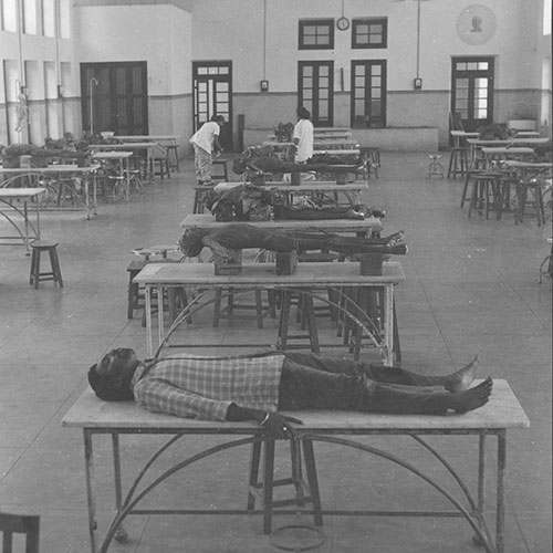 Ramachandra Babu posing as a dead body in a mortuary, Swapnadanam, (KG George, 1975)