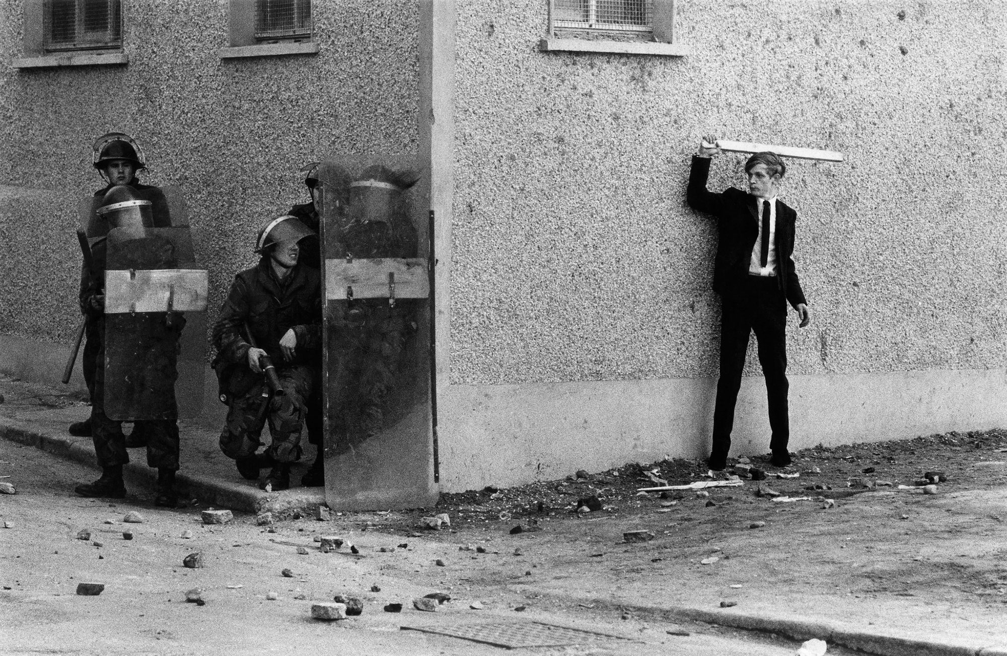 Youths vs British Troops at the height of the Troubles © Don McCullin, Belfast 1971