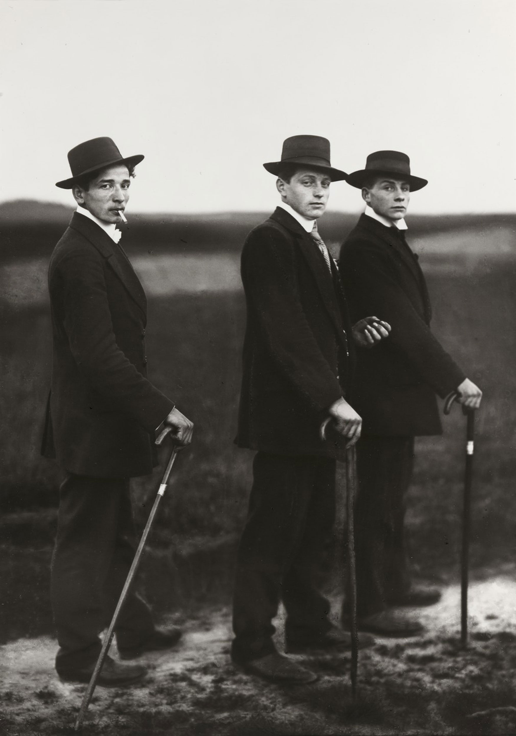 August sander_the suit and the photograph